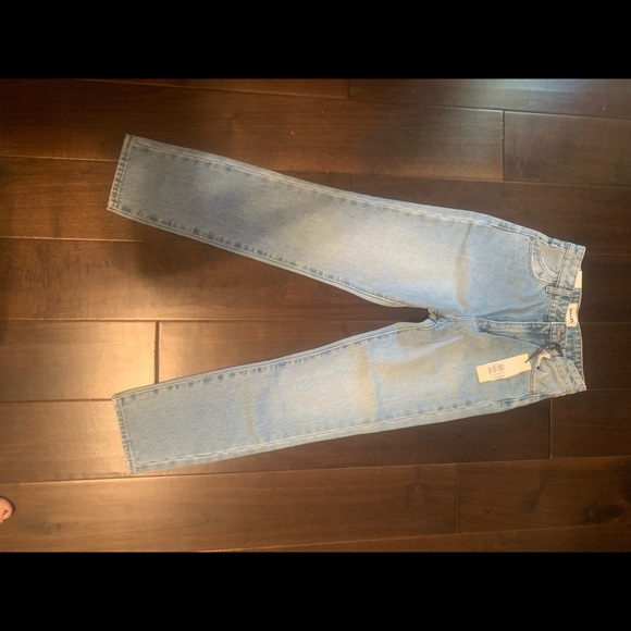 Princess Polly Rolla’s old stone jeans size 4 - Picture 4 of 5